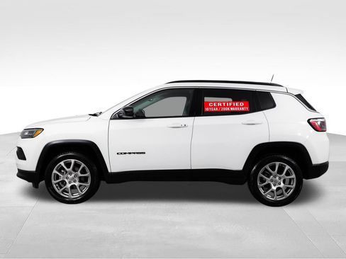 Used 2022 Jeep Compass Latitude AWD/4WD image 6