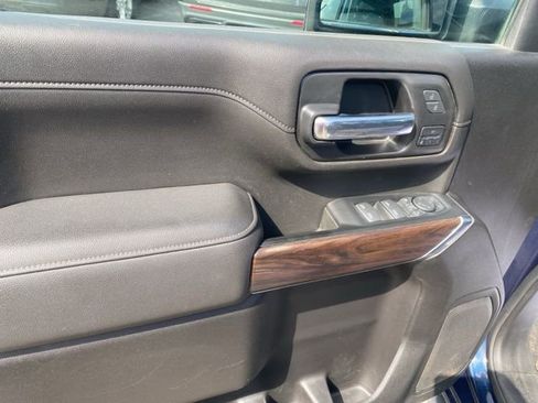 Used 2022 GMC Sierra 2500 SLT w/ SLT Convenience Package image 17