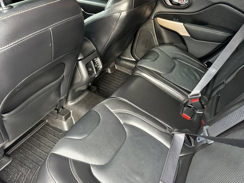 Used 2017 Jeep Cherokee Limited w/ Luxury Group image 13