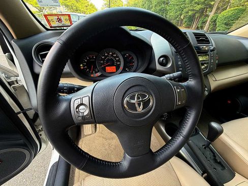 Used 2009 Toyota RAV4 Limited AWD/4WD image 23