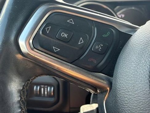 Used 2019 Jeep Wrangler Unlimited Sahara w/ Cold Weather Group AWD/4WD image 15