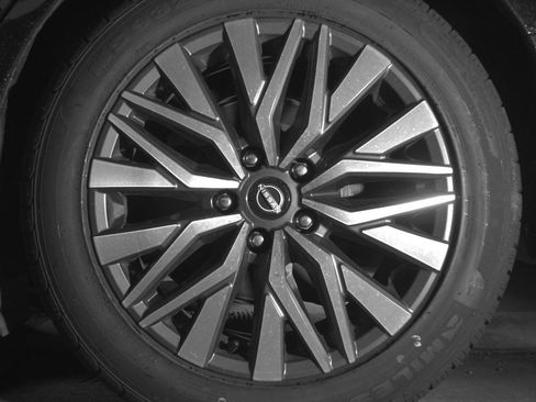 Used 2025 Nissan Altima 2.5 SV FWD image 14