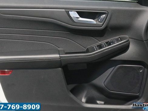 Used 2024 Ford Escape SE image 8