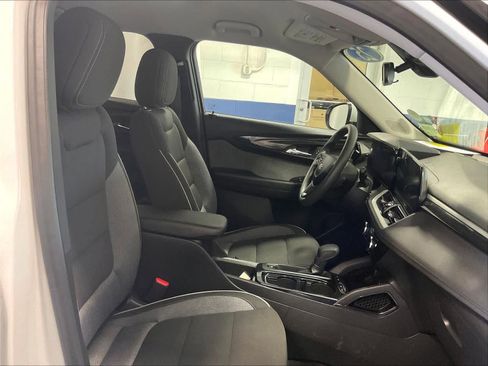 Used 2025 Chevrolet TrailBlazer LT image 11