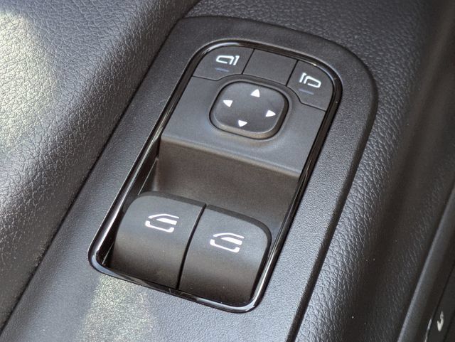 Used 2025 Mercedes-Benz Sprinter 2500 image 23