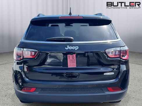 Used 2022 Jeep Compass Latitude w/ Convenience Group FWD image 3
