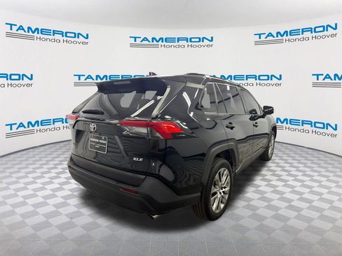 Used 2022 Toyota RAV4 XLE Premium image 5