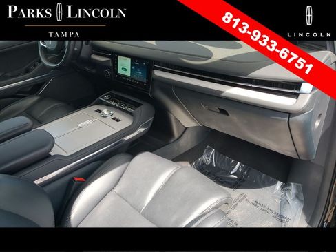 Certified 2025 Lincoln Navigator Reserve AWD/4WD image 9