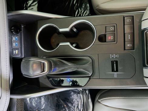 Used 2022 Toyota Highlander XLE FWD image 22