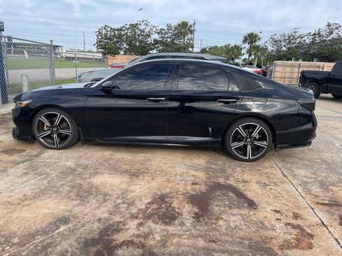 Used 2018 Honda Accord Touring image 9