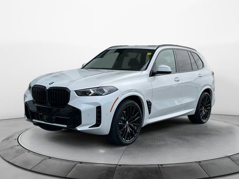 Used 2024 BMW X5 xDrive40i w/ M Sport Package AWD/4WD image 3
