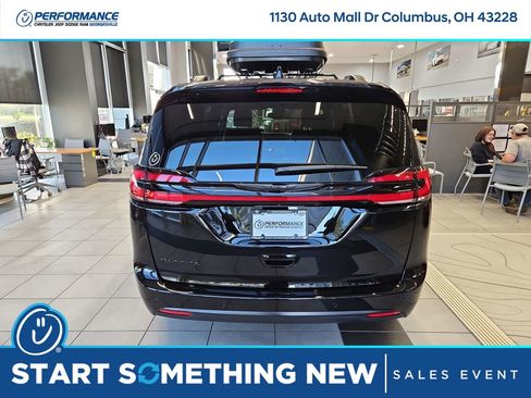 New 2025 Chrysler Pacifica Select w/ Fav Edition Package image 5