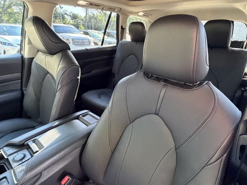 Used 2026 Toyota Grand Highlander FWD image 18