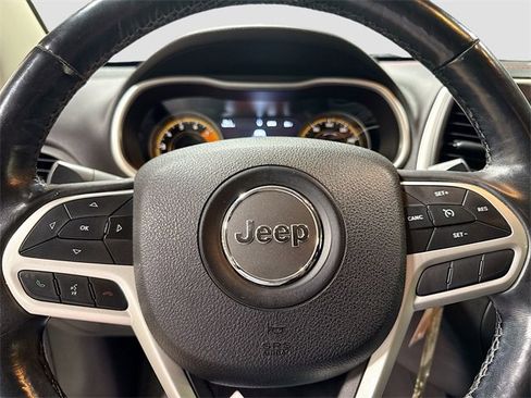 Used 2018 Jeep Cherokee Trailhawk w/ Cold Weather Group image 13