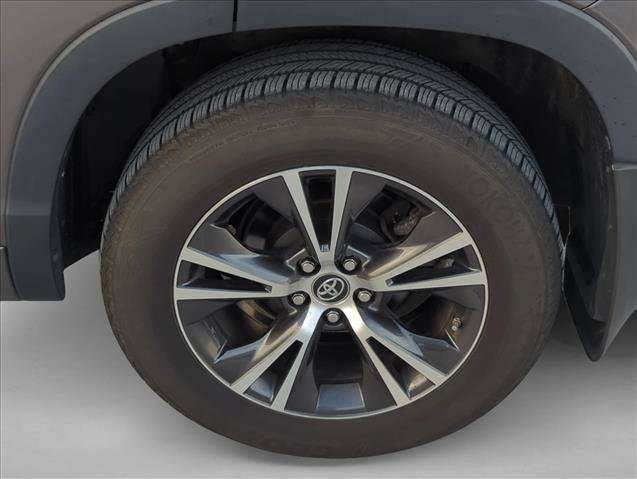 Used 2017 Toyota Highlander LE AWD/4WD image 6