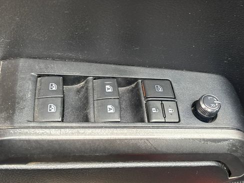 Used 2017 Toyota Tacoma TRD Off-Road image 7