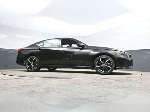 Used 2025 Nissan Altima 2.5 SR FWD image 49