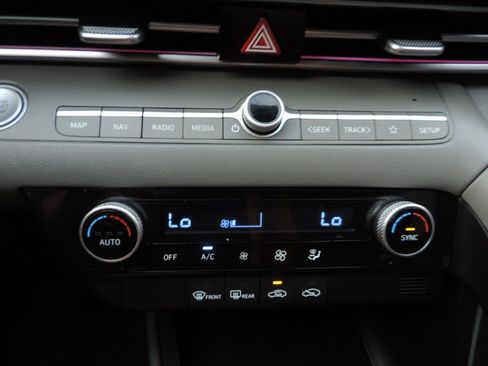 Used 2024 Hyundai Elantra SEL FWD image 20