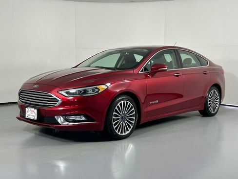 Used 2017 Ford Fusion Titanium image 3