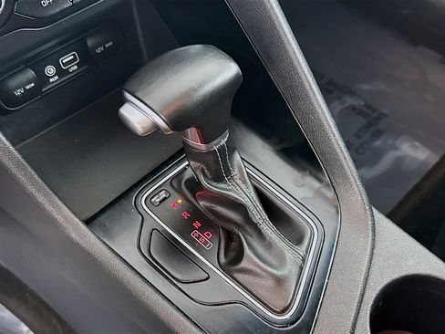 Used 2017 Kia Niro EX image 20