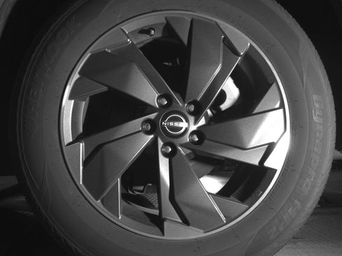 Used 2025 Nissan Rogue SV image 14