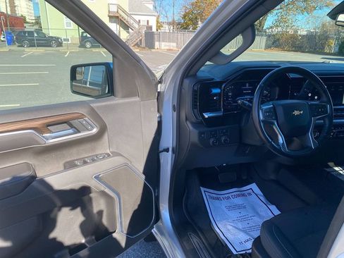 Used 2022 Chevrolet Silverado 1500 LT image 10