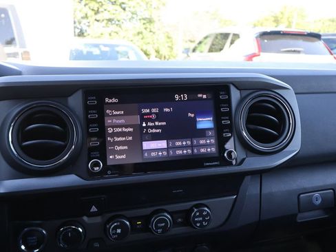 Used 2020 Toyota Tacoma TRD Off-Road AWD/4WD image 19