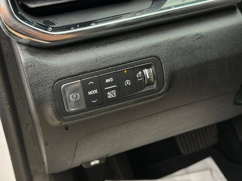 Used 2025 GMC Terrain Elevation AWD/4WD image 19