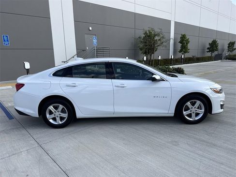 Used 2023 Chevrolet Malibu LT image 2