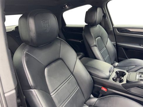 Used 2021 Porsche Cayenne Coupe image 44