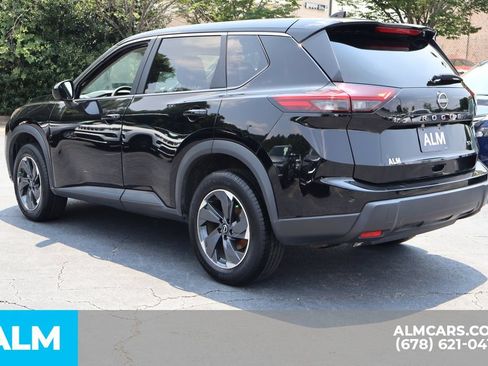 Used 2024 Nissan Rogue SV FWD image 8