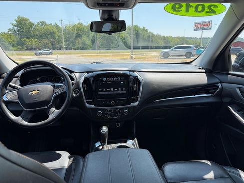 Used 2019 Chevrolet Traverse LT w/ LT Premium Package FWD image 18