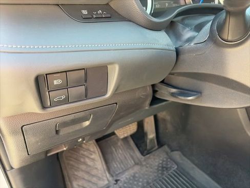 Used 2024 Toyota Highlander XLE image 11