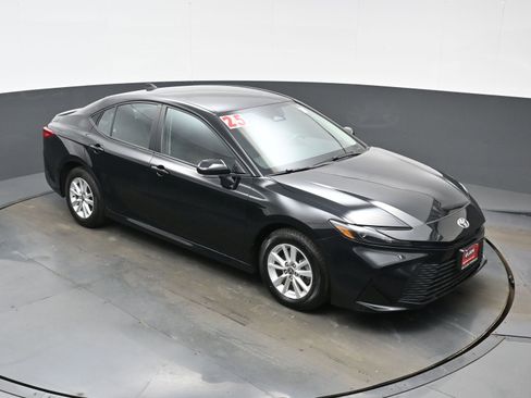 Used 2025 Toyota Camry LE w/ Convenience Package image 34