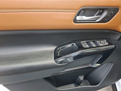 New 2026 Nissan Pathfinder Platinum image 11