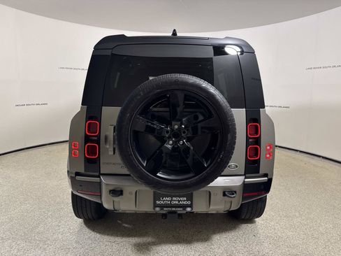 Used 2022 Land Rover Defender 110 X-Dynamic HSE AWD/4WD image 4