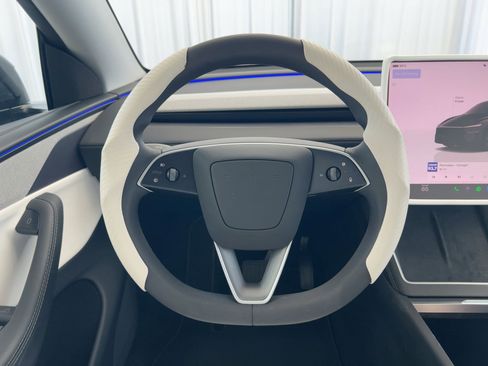 Used 2026 Tesla Model Y AWD image 18