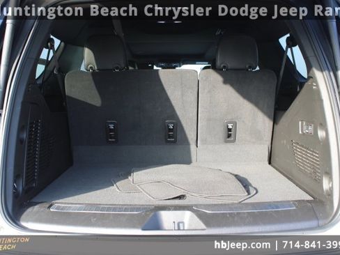 Used 2024 Chevrolet Suburban RST w/ Luxury Package image 37