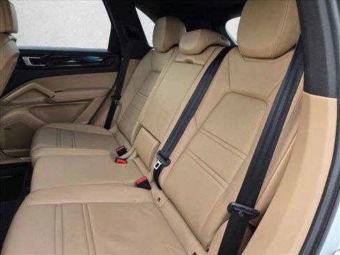 Used 2019 Porsche Cayenne image 19