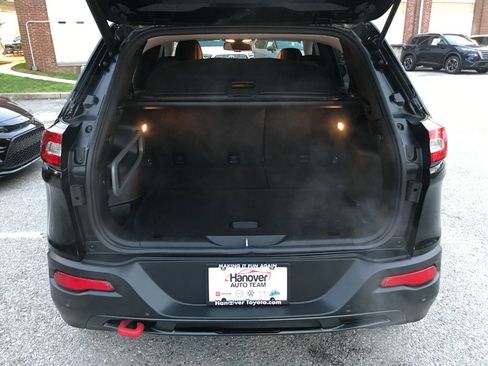 Used 2018 Jeep Cherokee Trailhawk w/ Quick Order Package 27L image 26