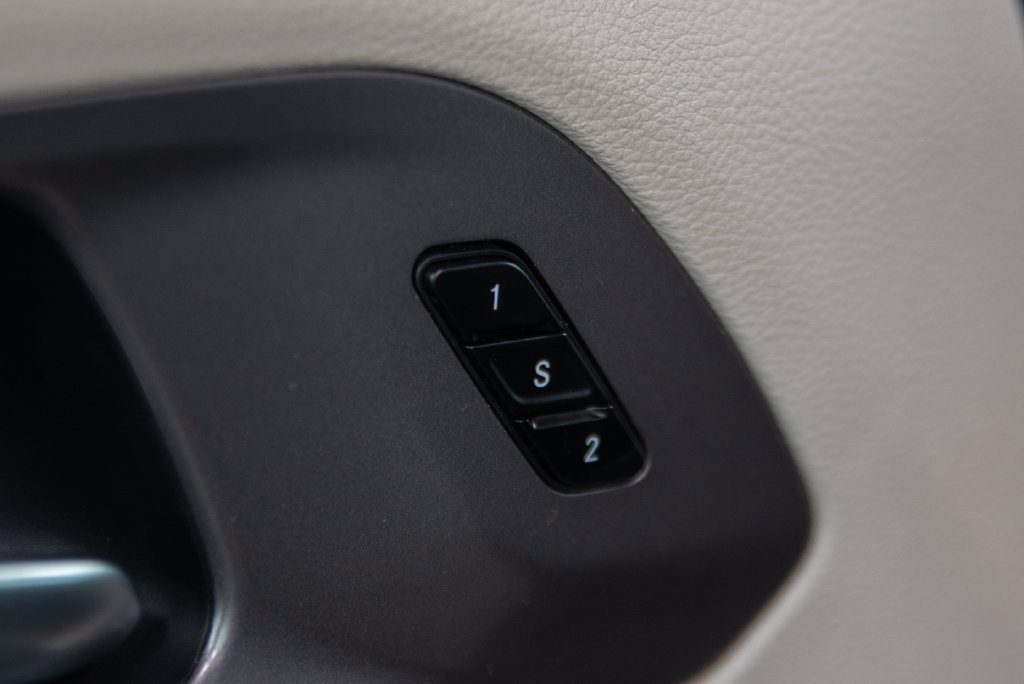 Used 2024 Chrysler Pacifica Limited FWD image 7