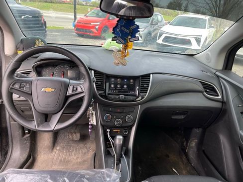 Used 2021 Chevrolet Trax LT image 9