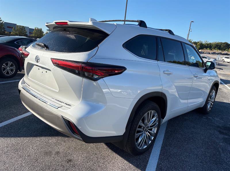 Used 2024 Toyota Highlander Platinum AWD/4WD image 9