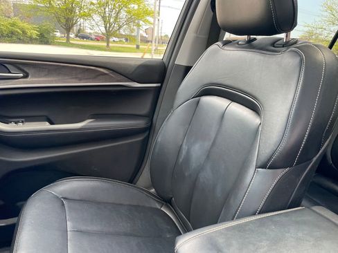 Used 2023 Jeep Grand Cherokee L Limited image 18