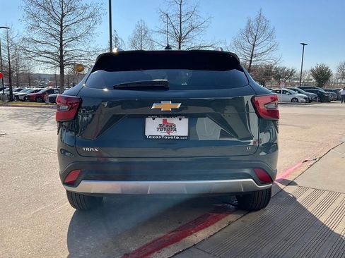 Used 2025 Chevrolet Trax LT image 7