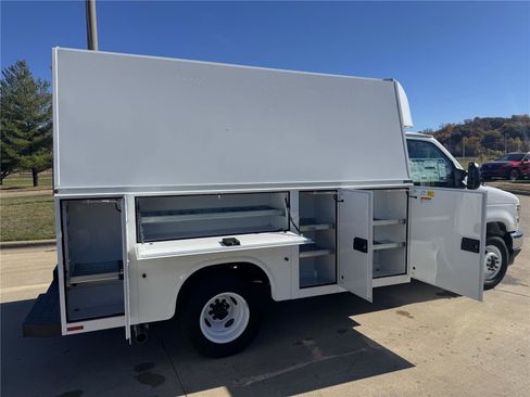New 2026 Ford E-350 and Econoline 350 Super Duty w/ Power Equipment Group RWD image 9