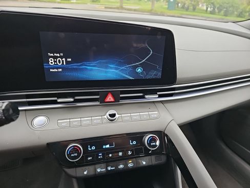 Used 2025 Hyundai Elantra SEL FWD image 21