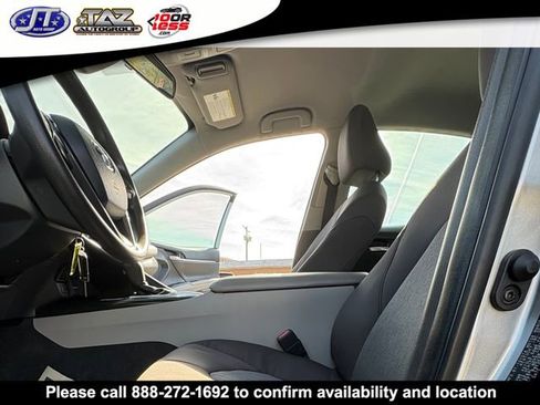Used 2019 Toyota Camry LE FWD image 11