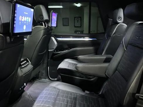 Used 2025 Cadillac Escalade Sport Platinum AWD/4WD image 15