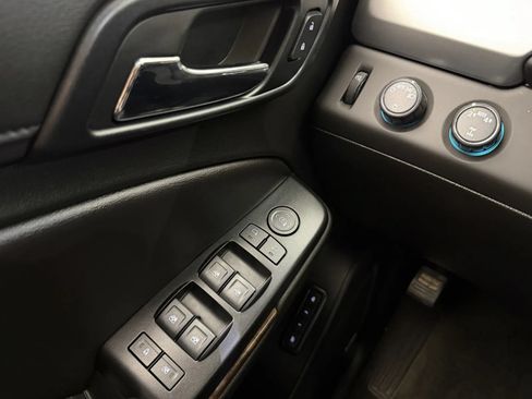Used 2018 Chevrolet Suburban LT AWD/4WD image 13